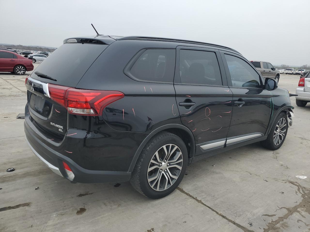 2016 Mitsubishi Outlander - Image 3