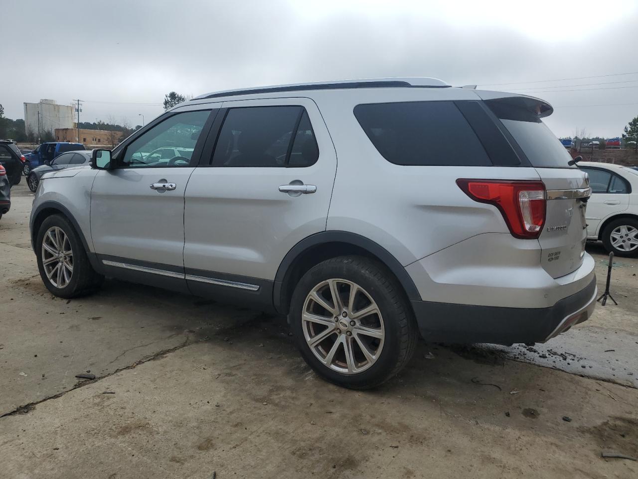 2016 Ford Explorer - Image 2