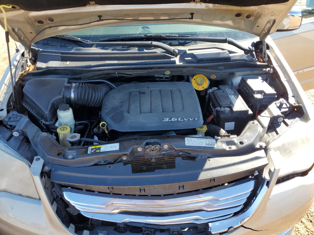 2014 Chrysler Town & Country - Image 12