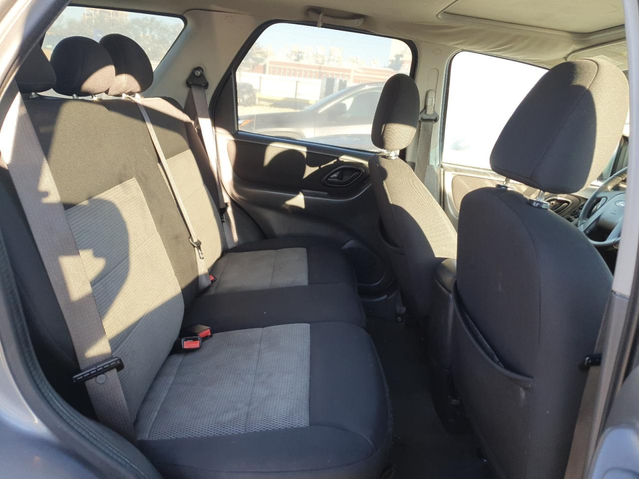 2007 Ford Escape - Image 11