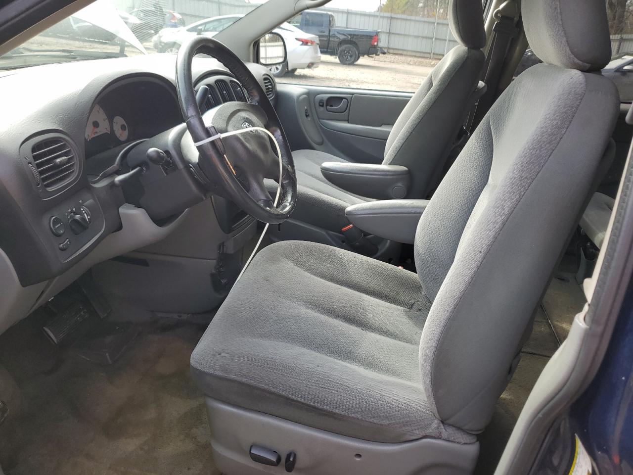 2005 Dodge Caravan - Image 7