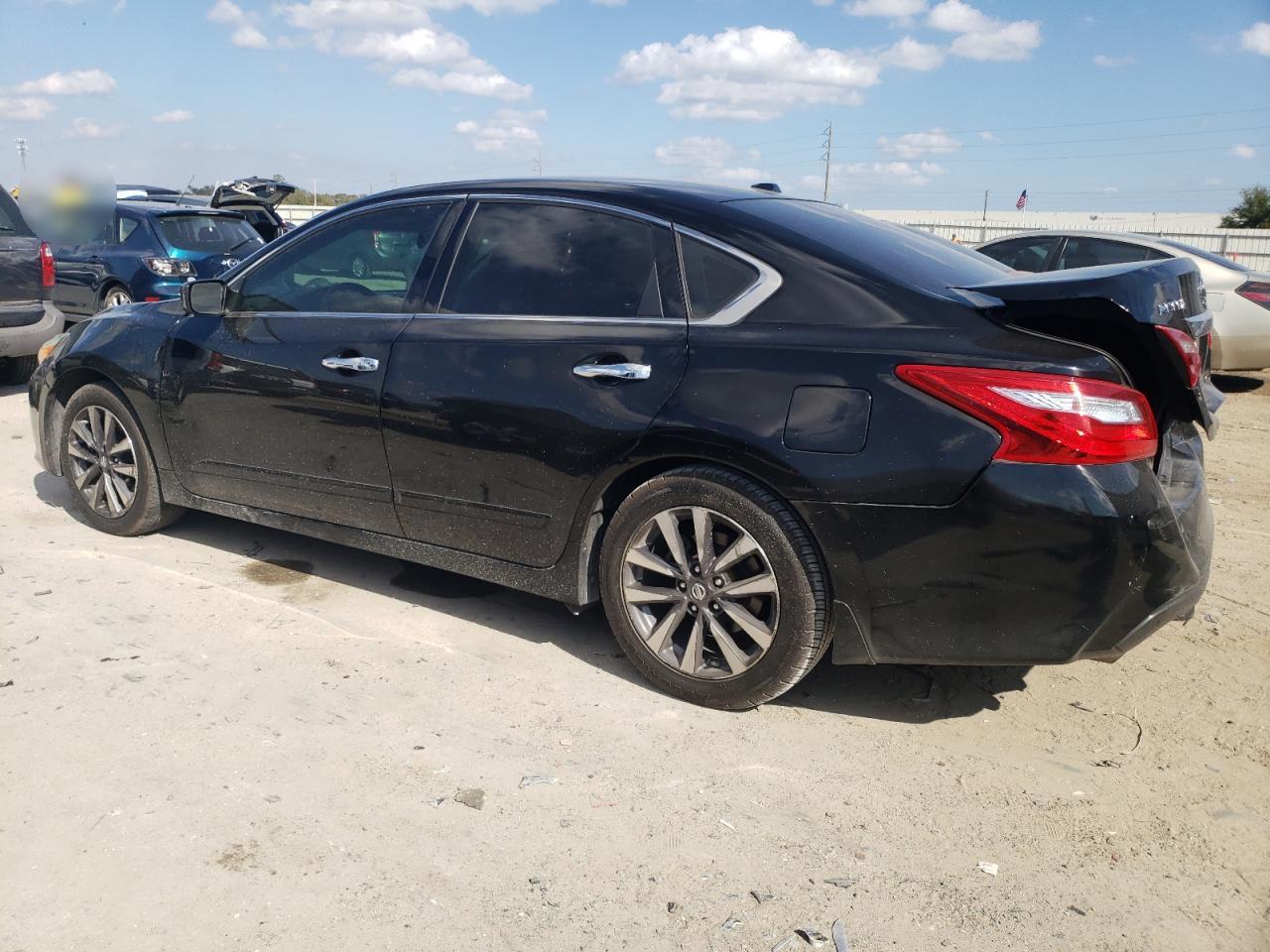 2016 Nissan Altima - Image 2