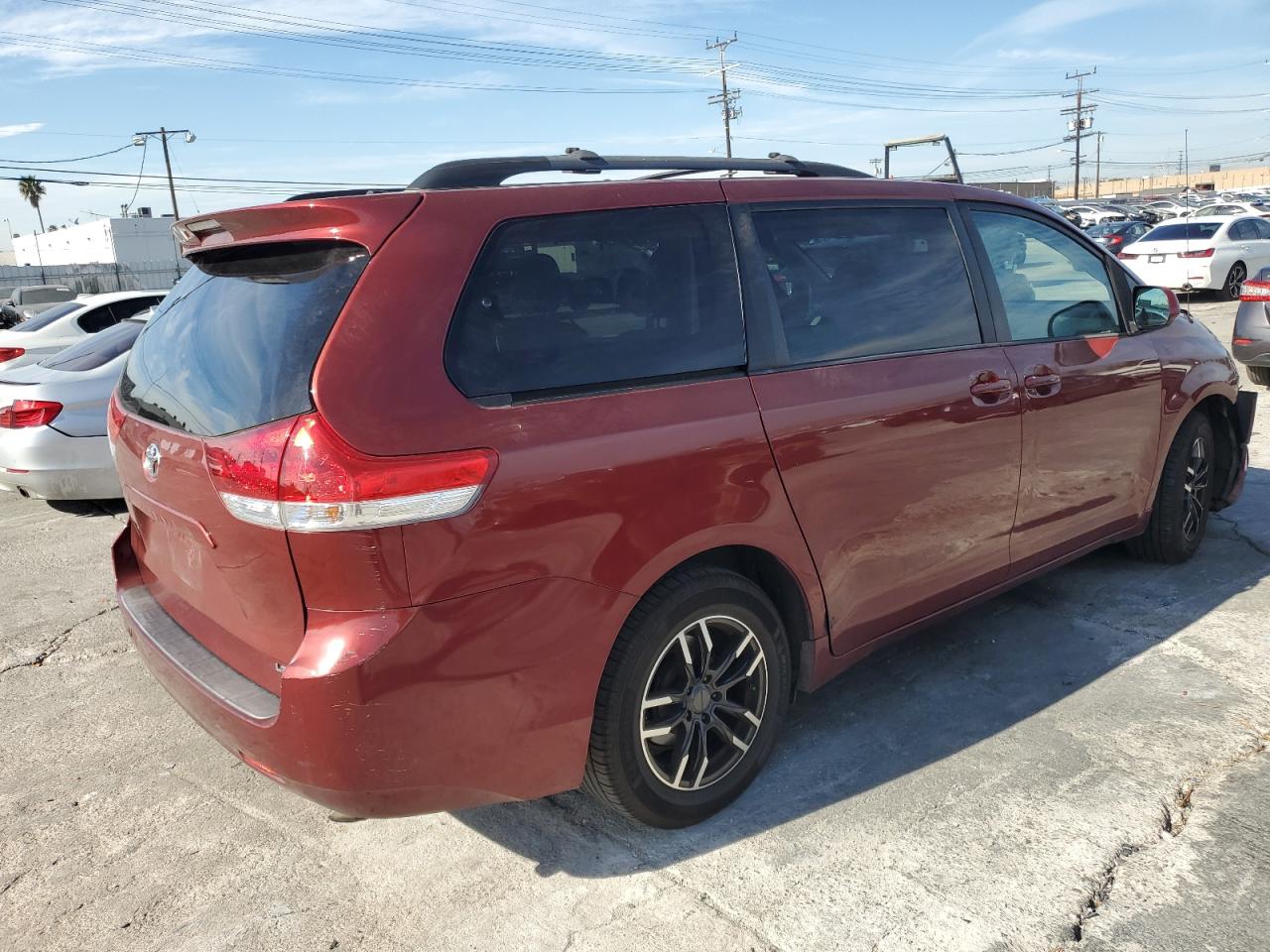 2012 Toyota Sienna - Image 3
