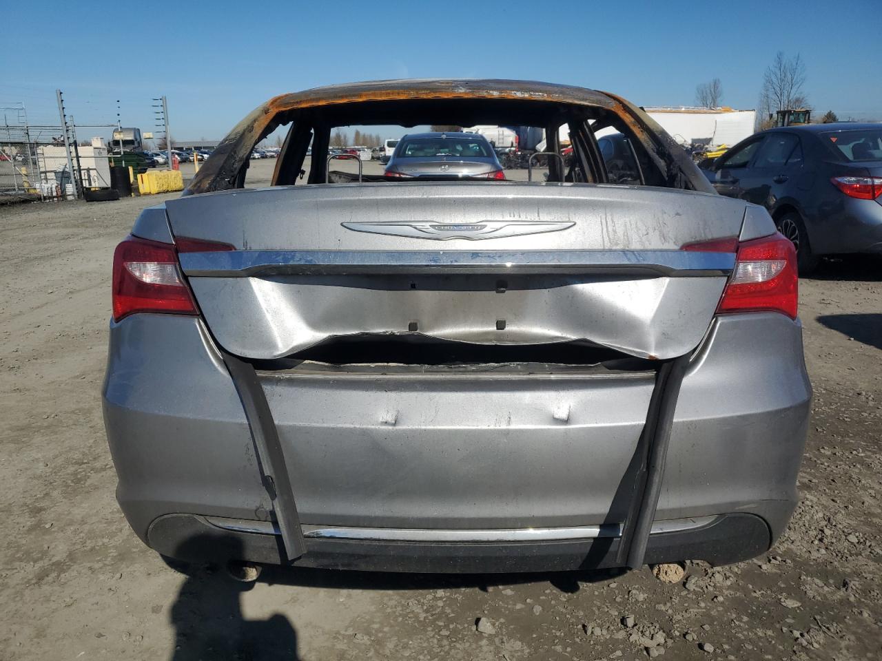2014 Chrysler 200 - Image 6