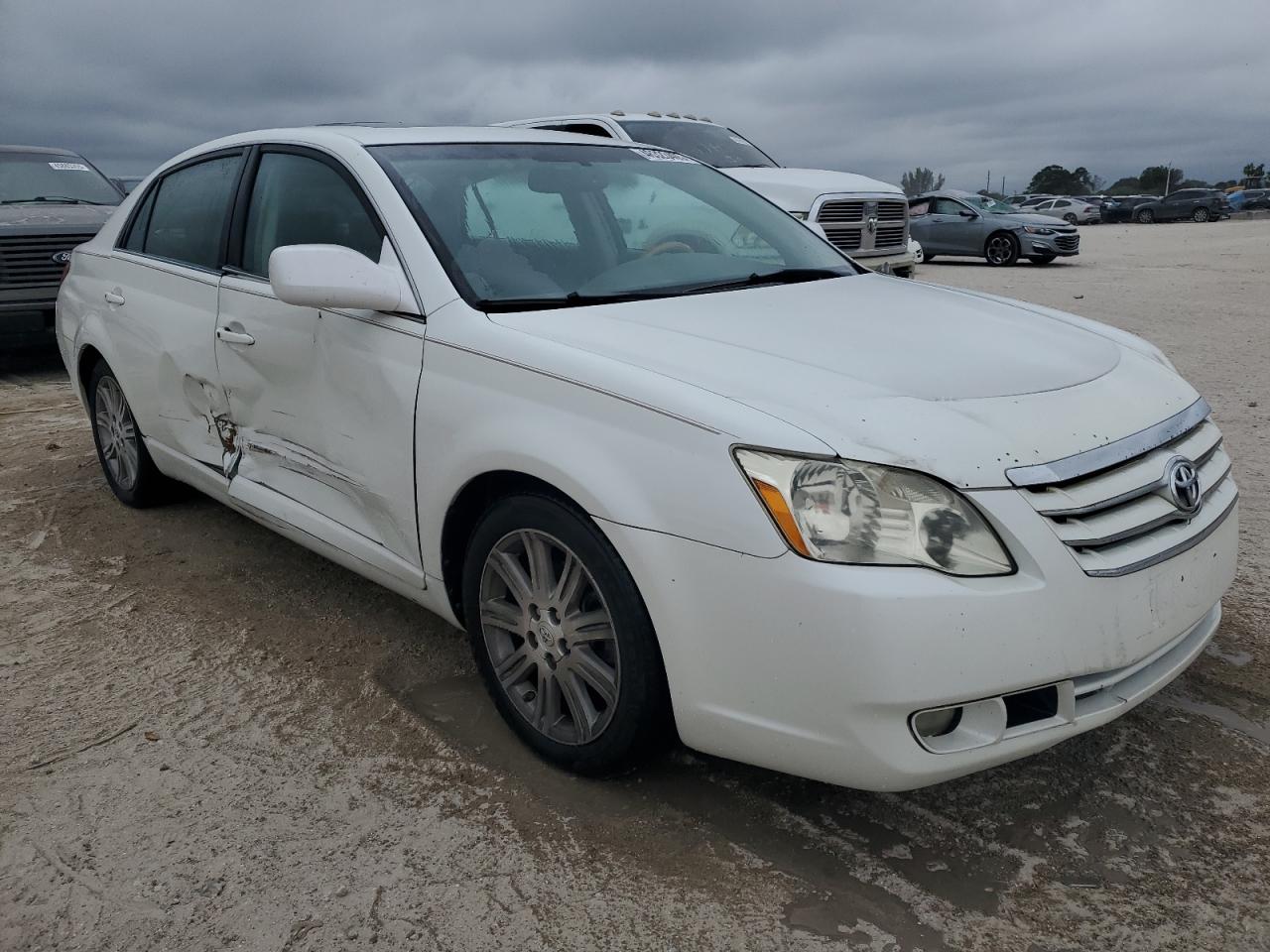 2007 Toyota Avalon - Image 4