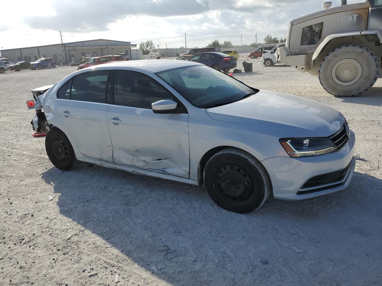 2017 Volkswagen Jetta - Image 4