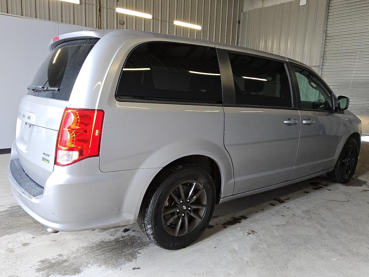 2019 Dodge Caravan - Image 3