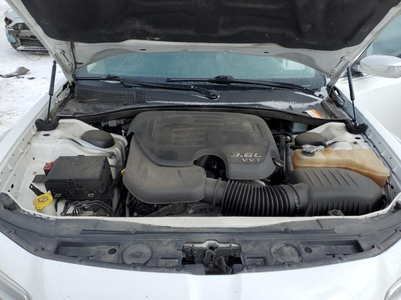 2018 Chrysler 300 - Image 11