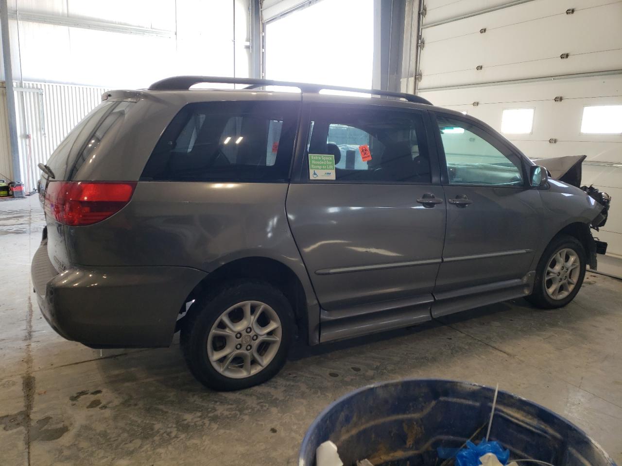 2005 Toyota Sienna - Image 3