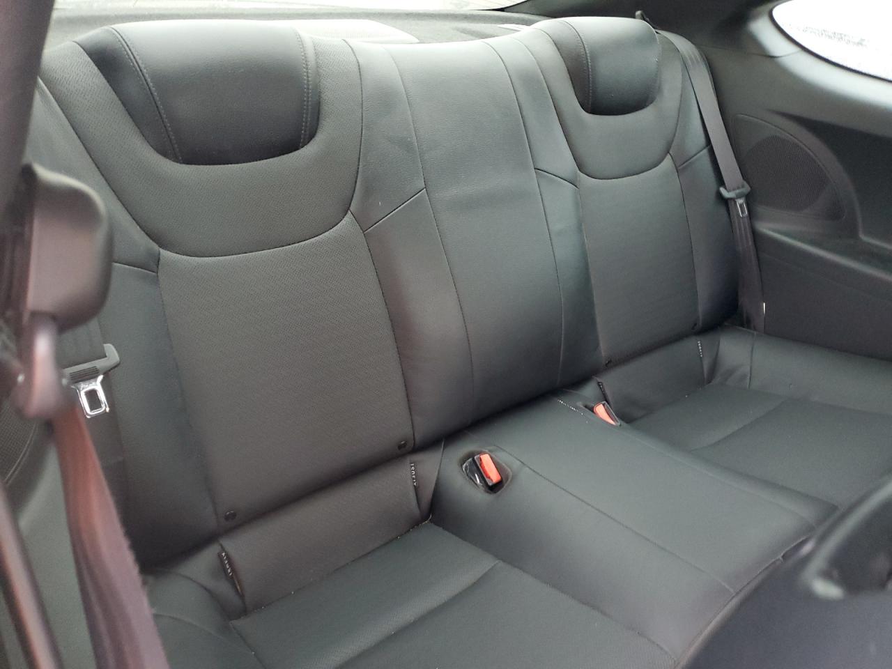 2015 Hyundai Genesis - Image 10