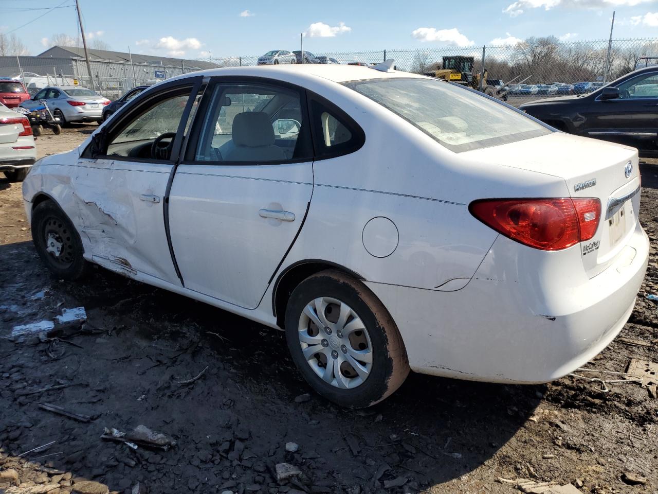 2010 Hyundai Elantra - Image 2