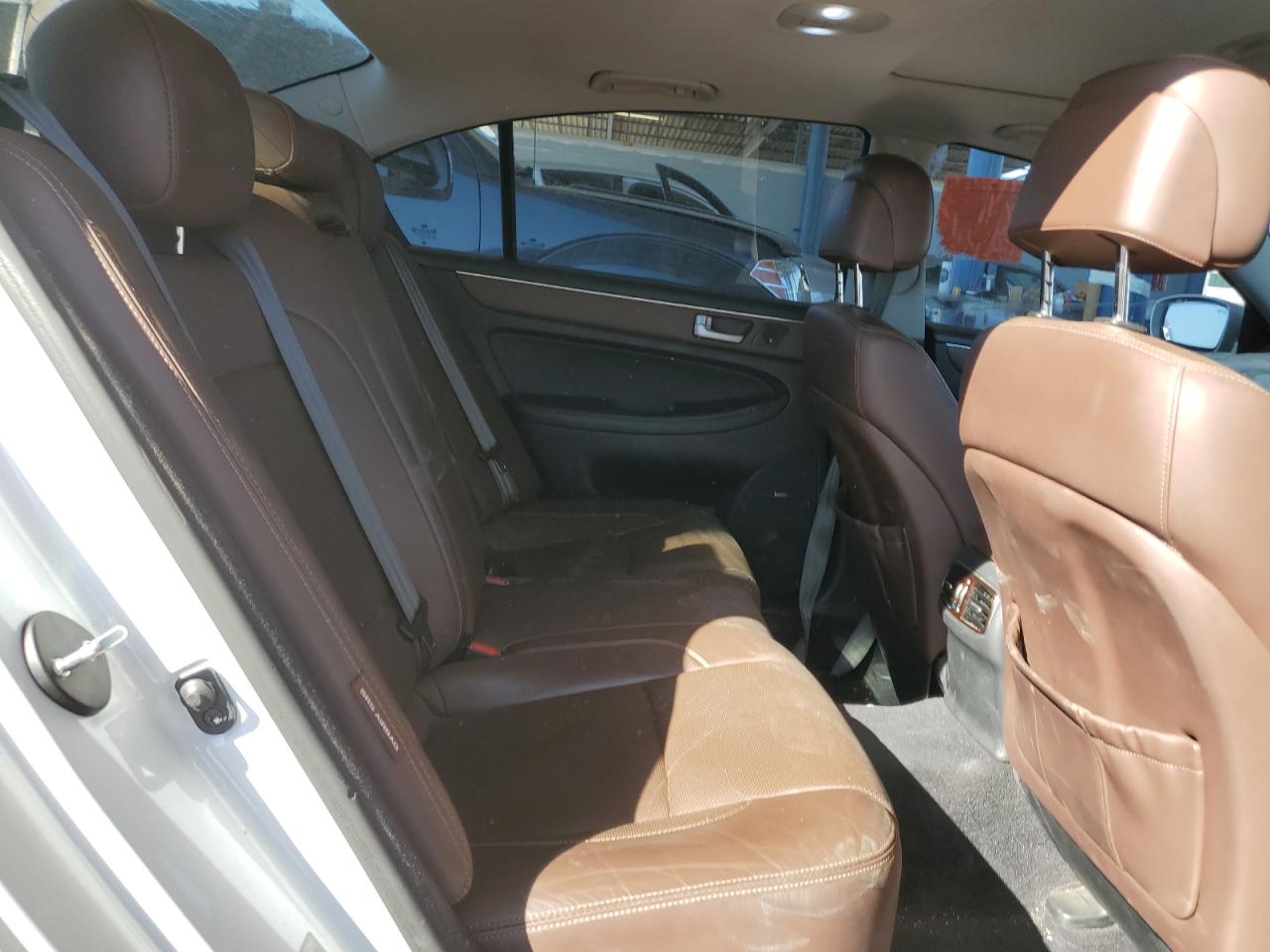 2014 Hyundai Genesis - Image 10
