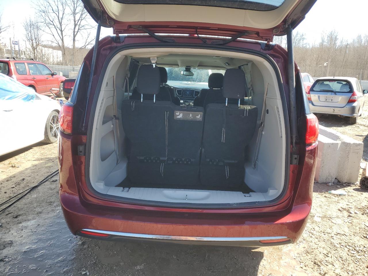 2017 Chrysler Pacifica - Image 6