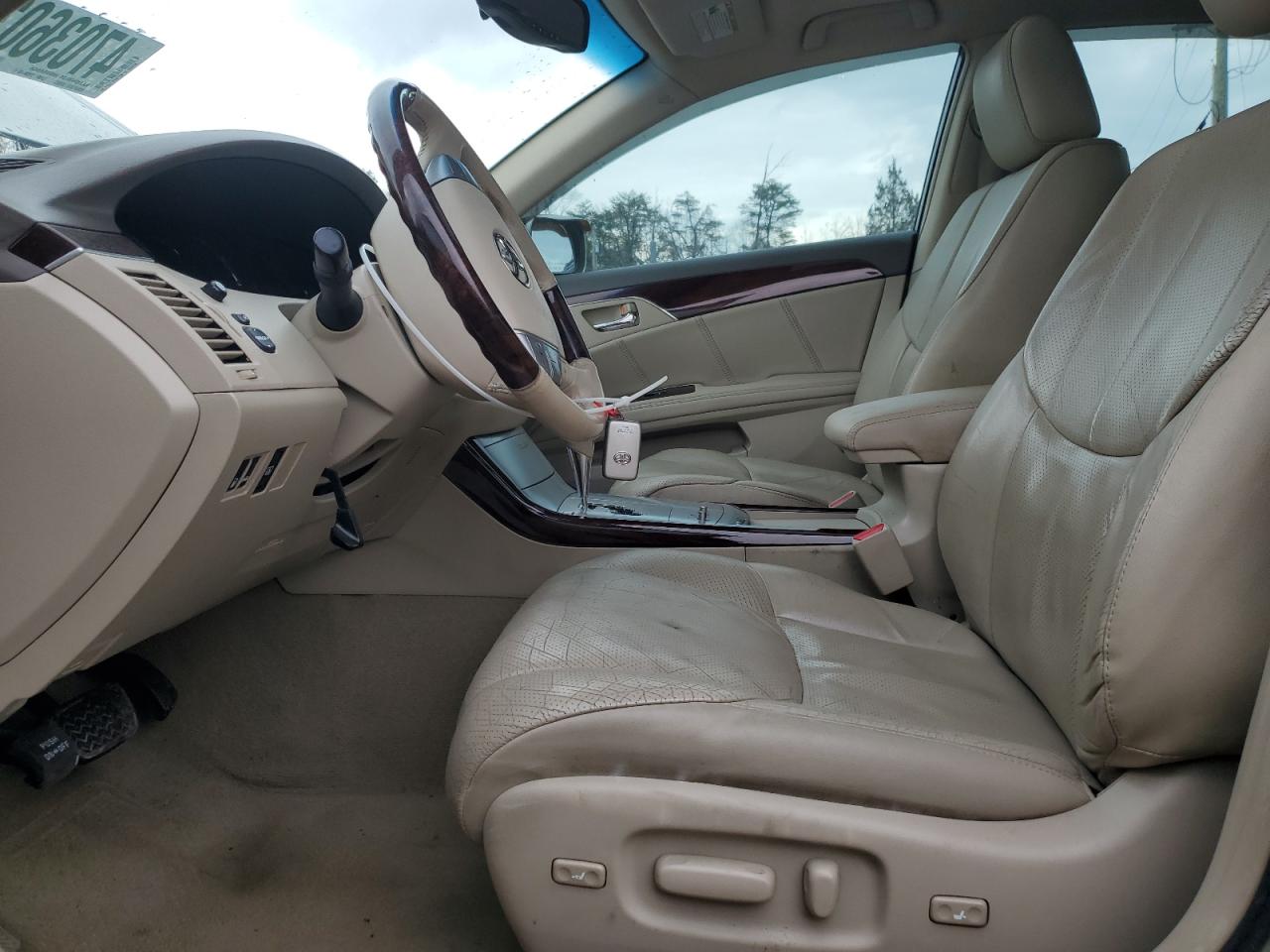 2010 Toyota Avalon - Image 7