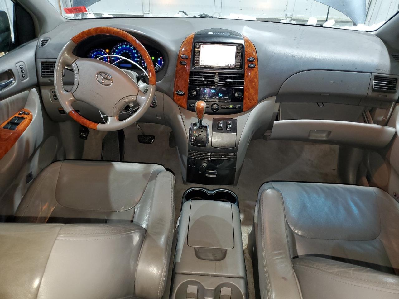 2009 Toyota Sienna - Image 8