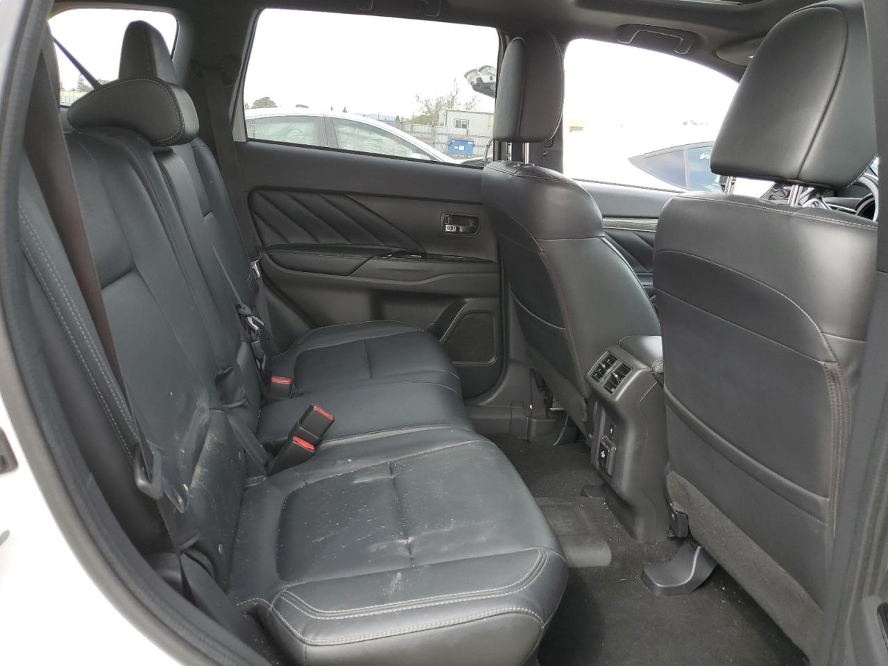 2019 Mitsubishi Outlander - Image 11