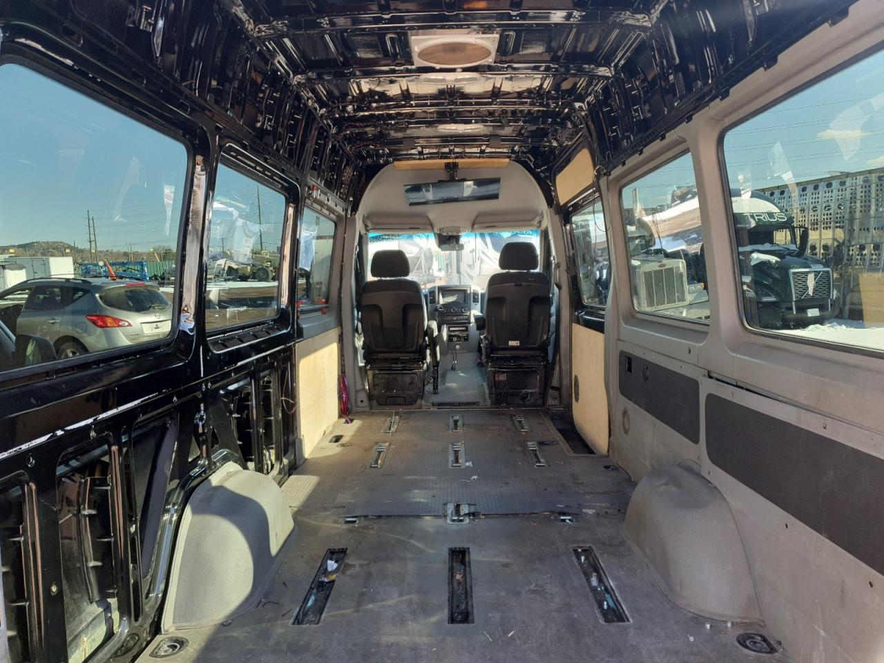 2015 Mercedes-Benz Sprinter - Image 10