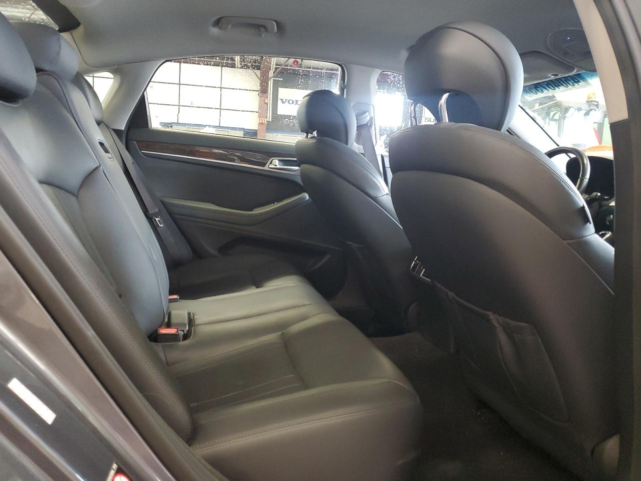 2016 Hyundai Genesis - Image 10