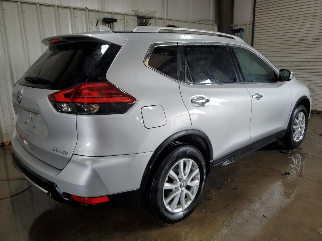 2017 Nissan Rogue - Image 3