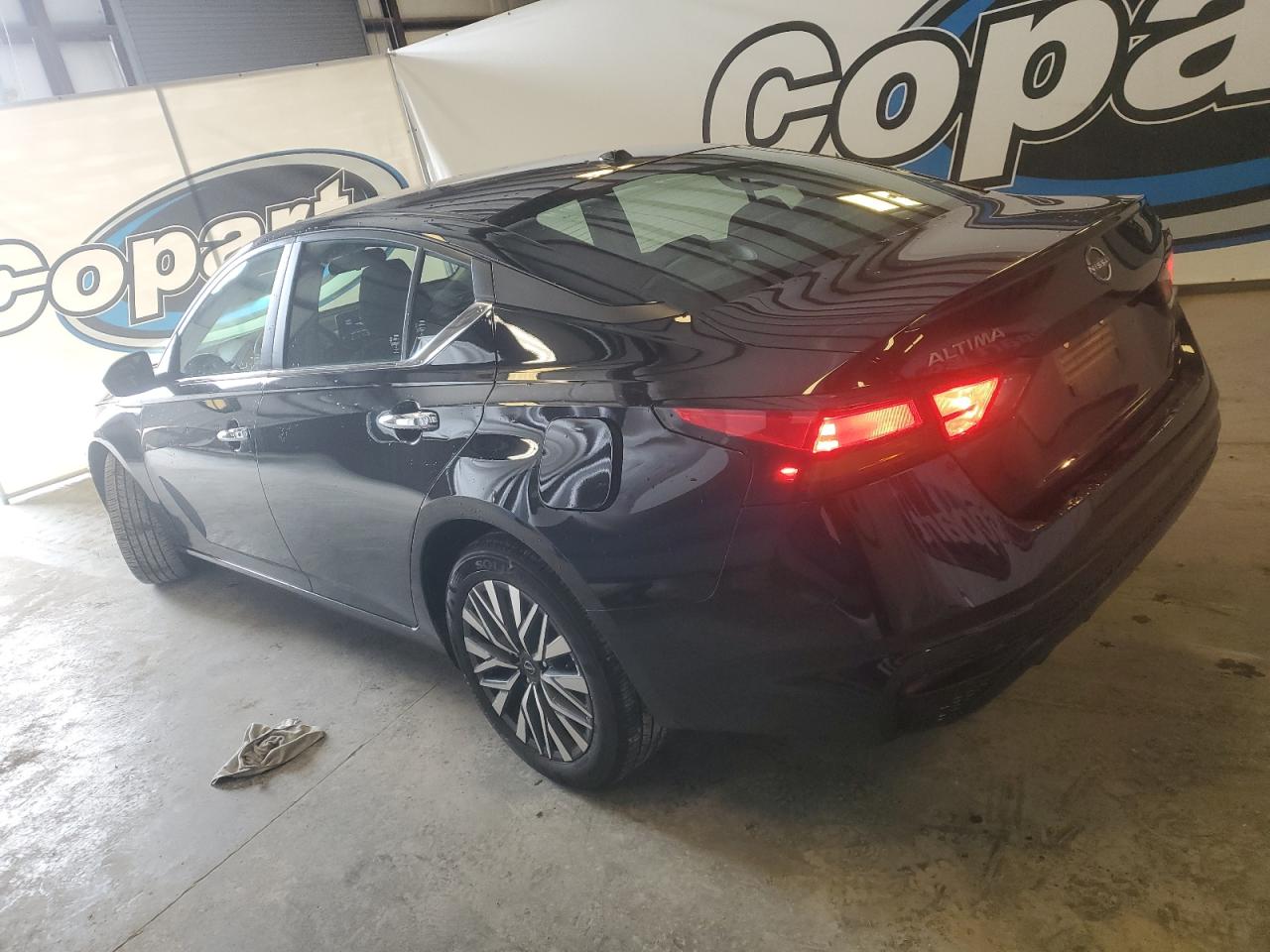 2024 Nissan Altima - Image 2