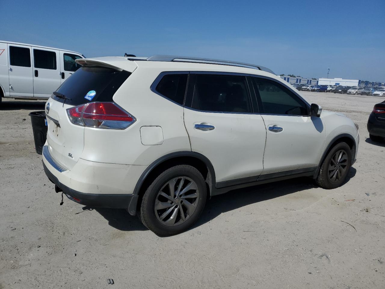 2016 Nissan Rogue - Image 3