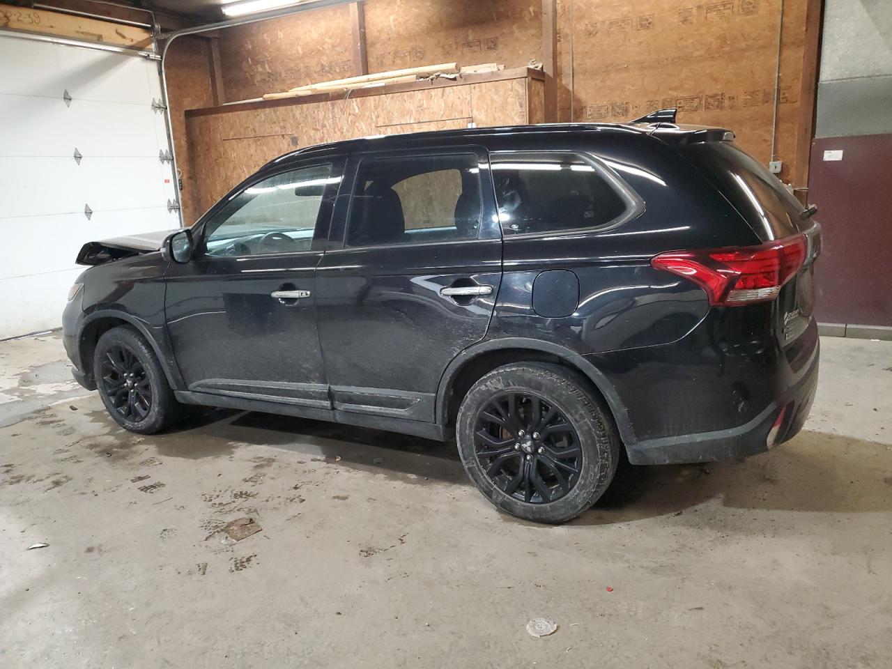 2019 Mitsubishi Outlander - Image 2