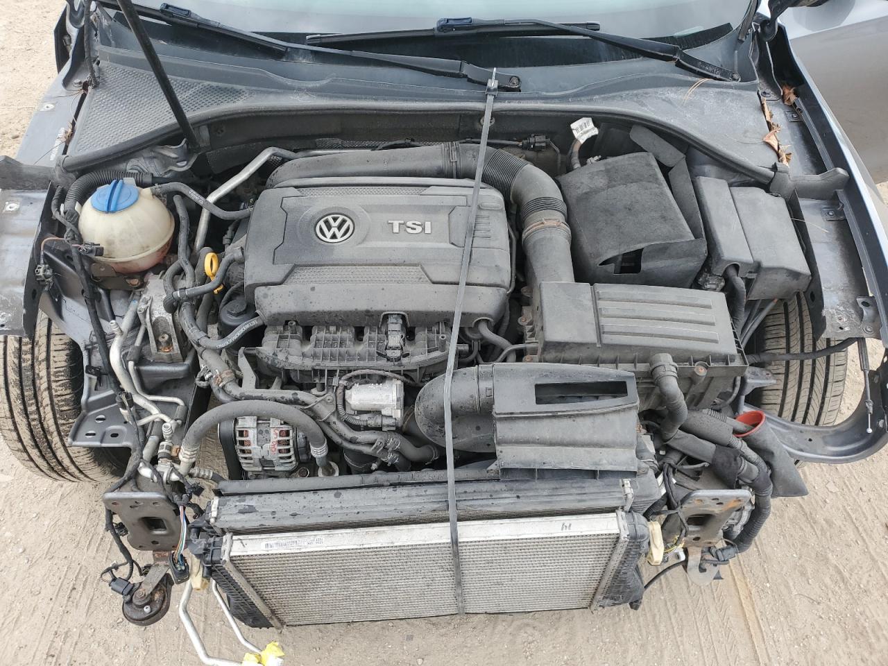 2015 Volkswagen Passat - Image 11