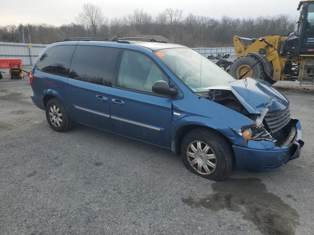 2005 Chrysler Town & Country - Image 4