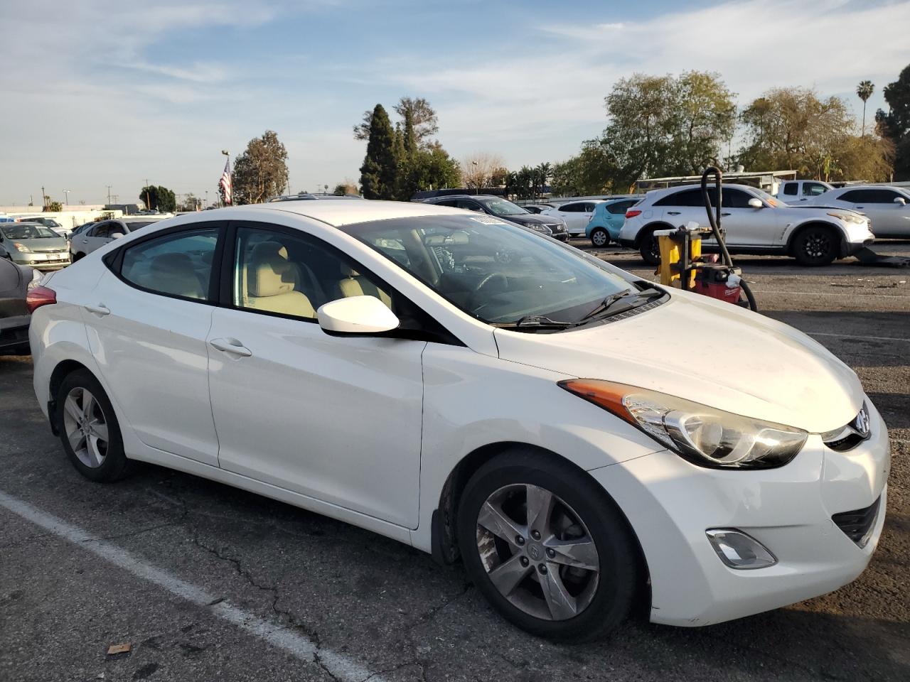 2013 Hyundai Elantra - Image 4