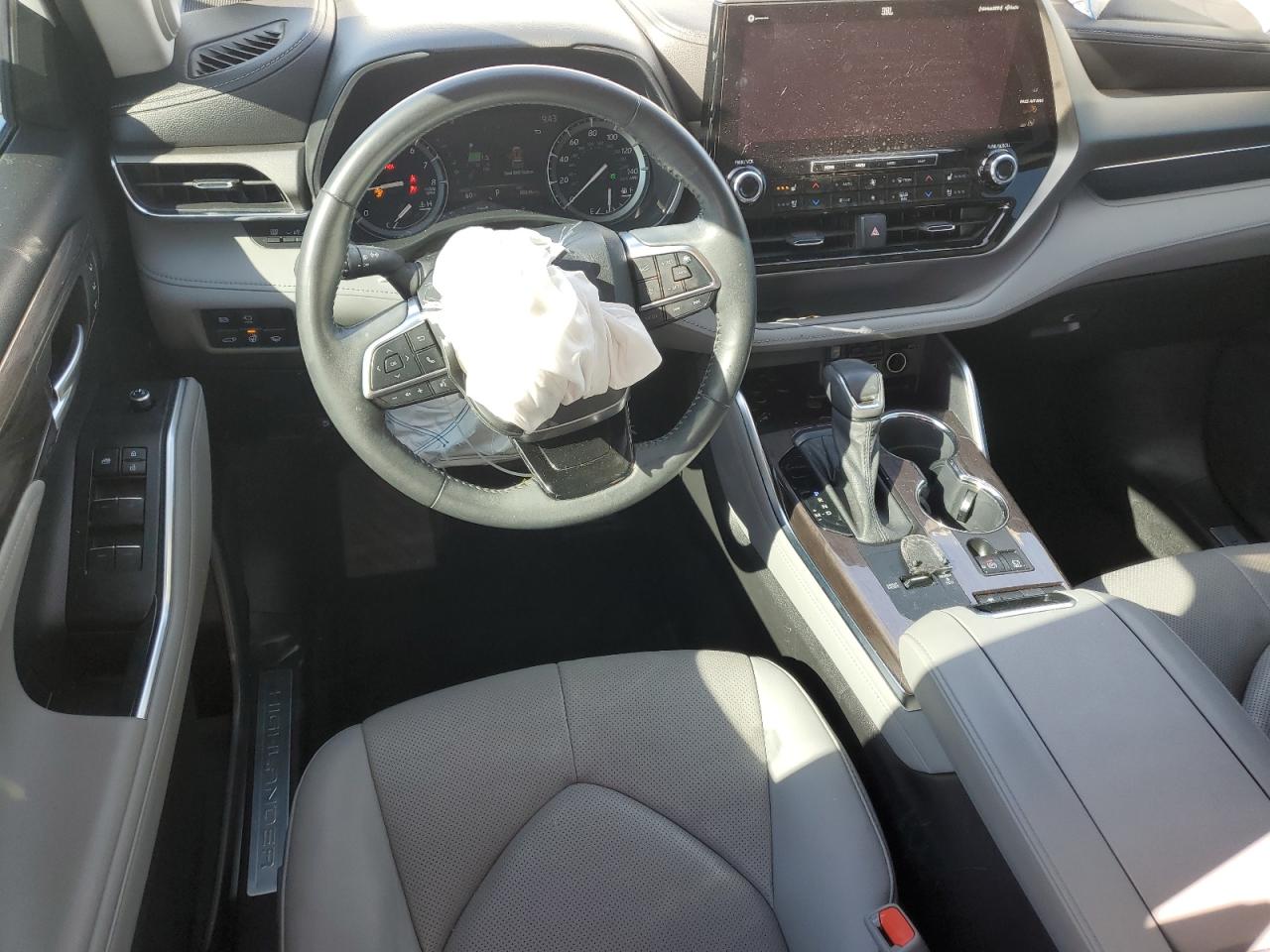 2021 Toyota Highlander - Image 8