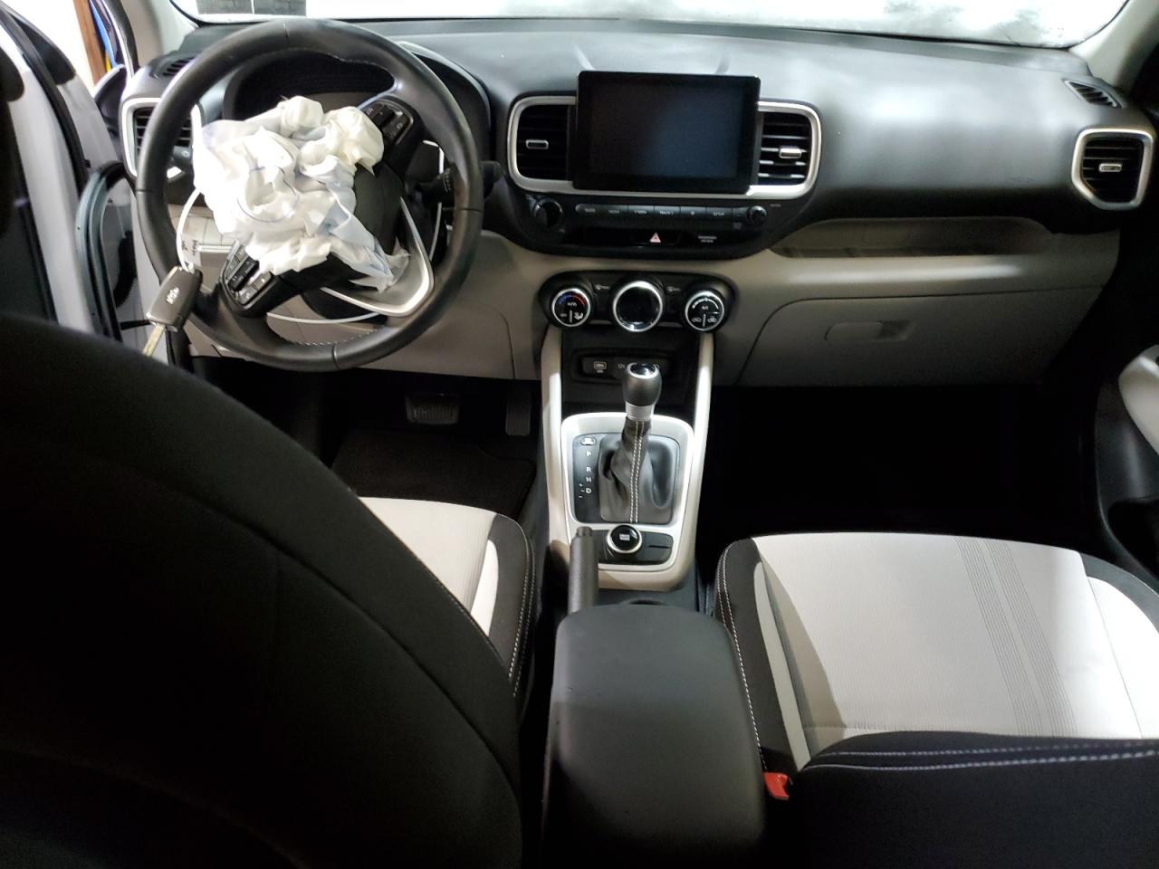 2023 Hyundai Venue - Image 8