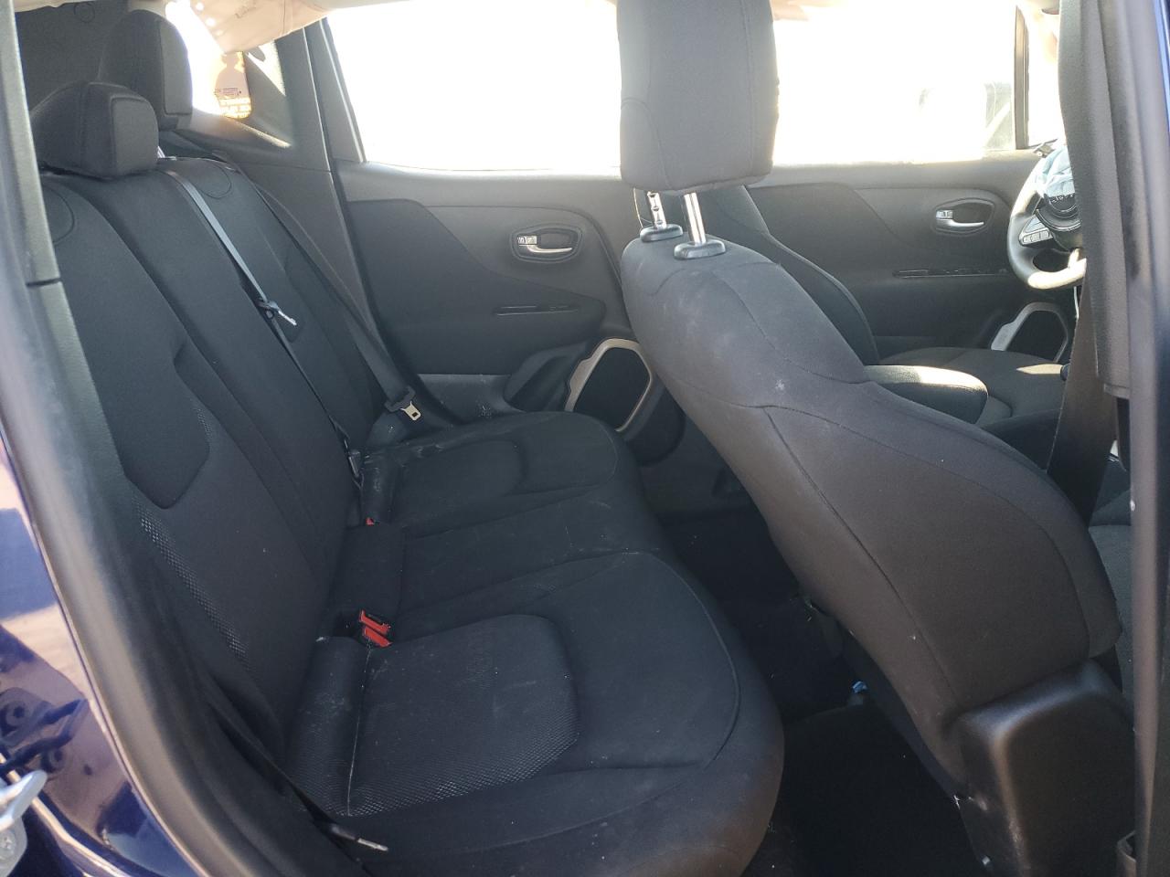 2016 Jeep Renegade - Image 11