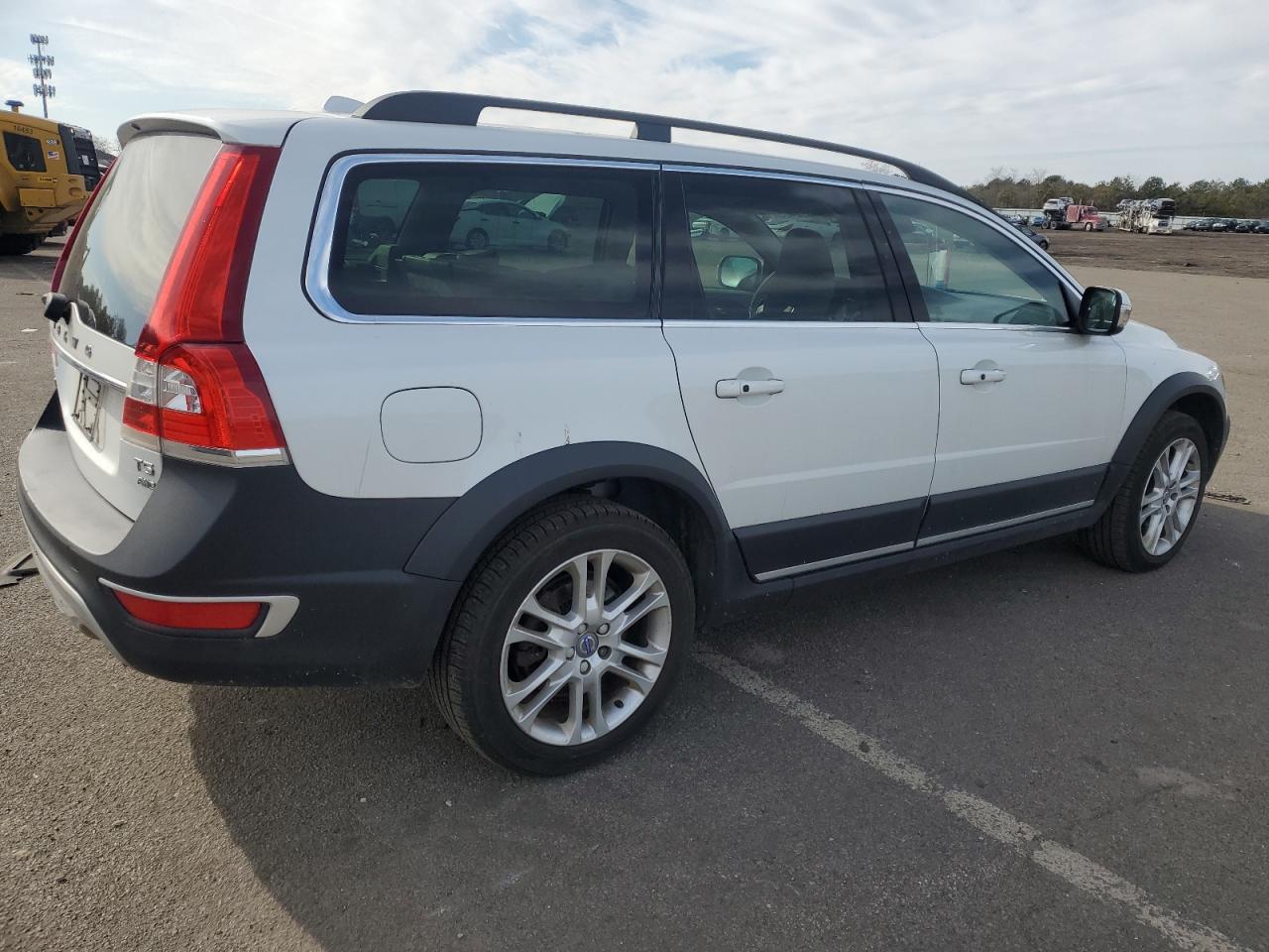 2016 Volvo XC70 - Image 3
