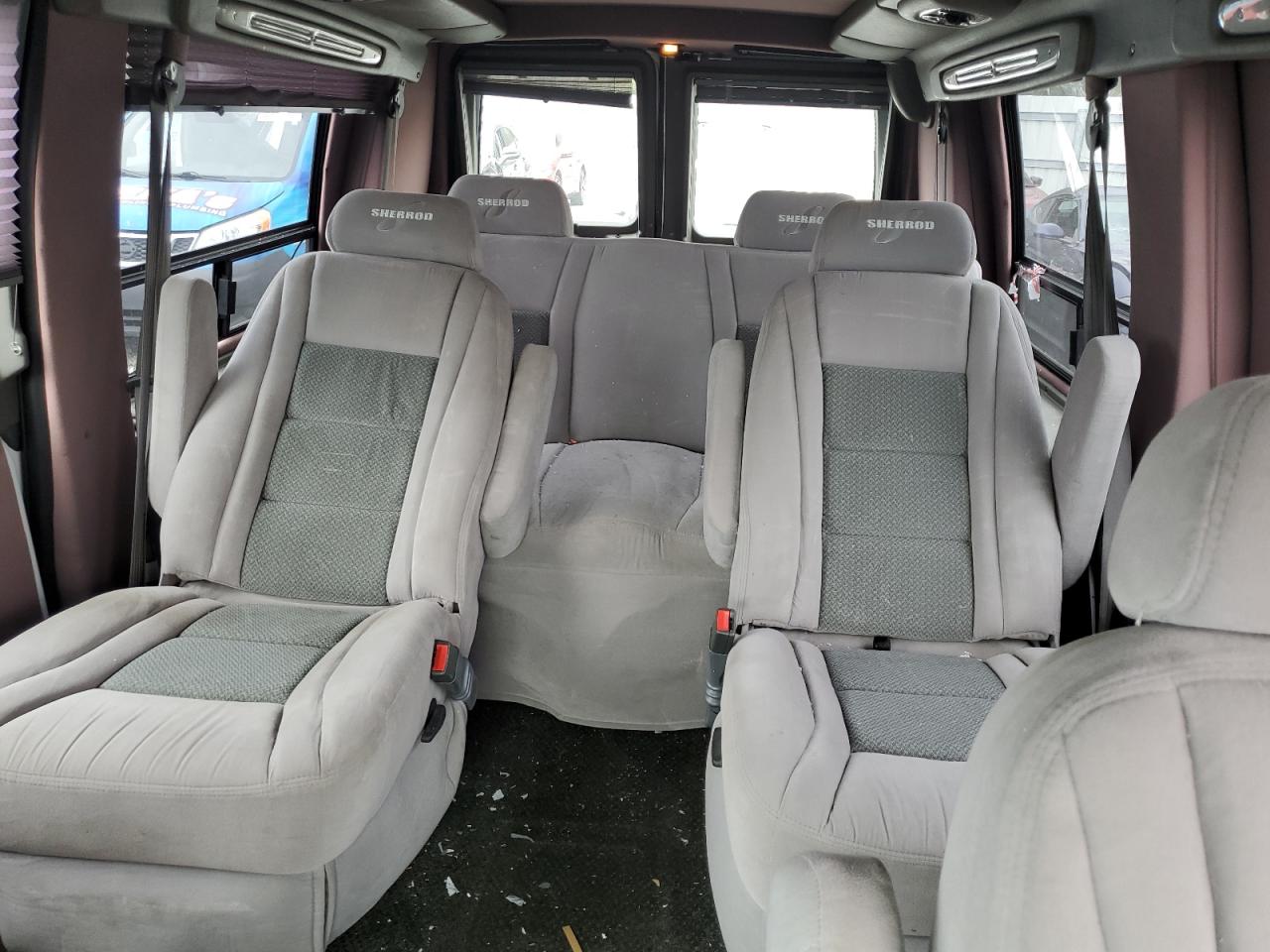 2005 Ford Econoline - Image 10