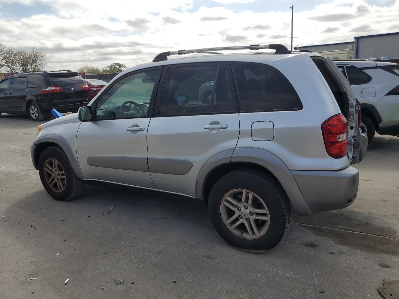 2004 Toyota RAV 4 - Image 2