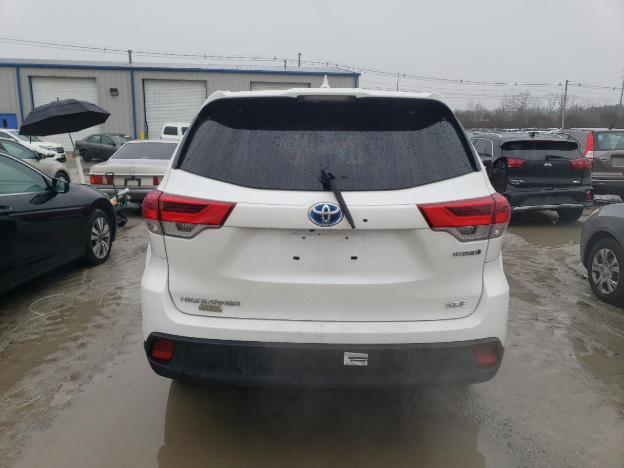 2017 Toyota Highlander - Image 6