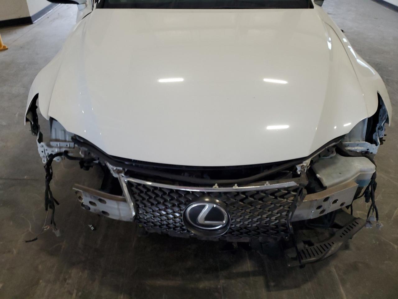 2015 Lexus IS - Image 12
