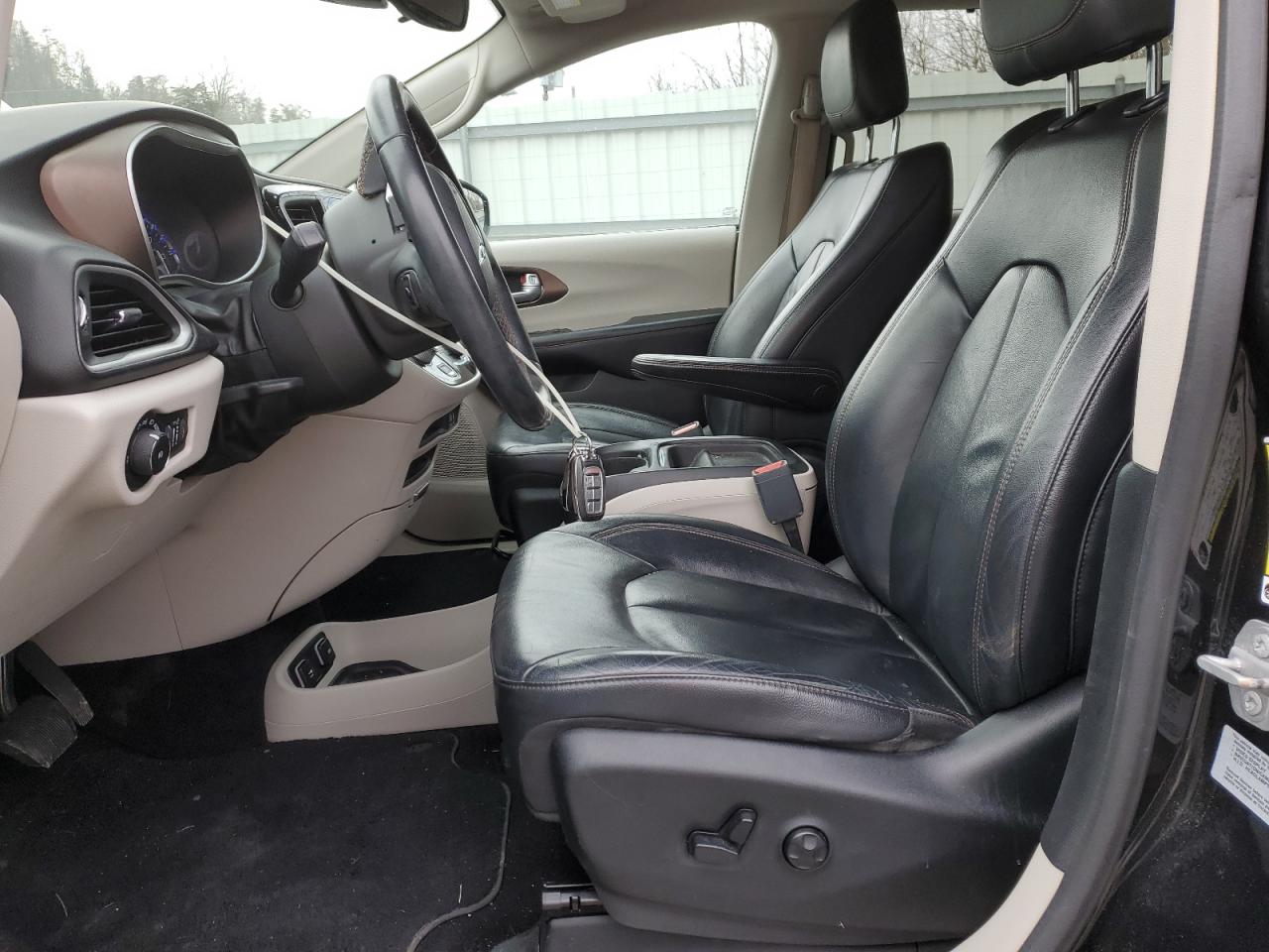 2017 Chrysler Pacifica - Image 7