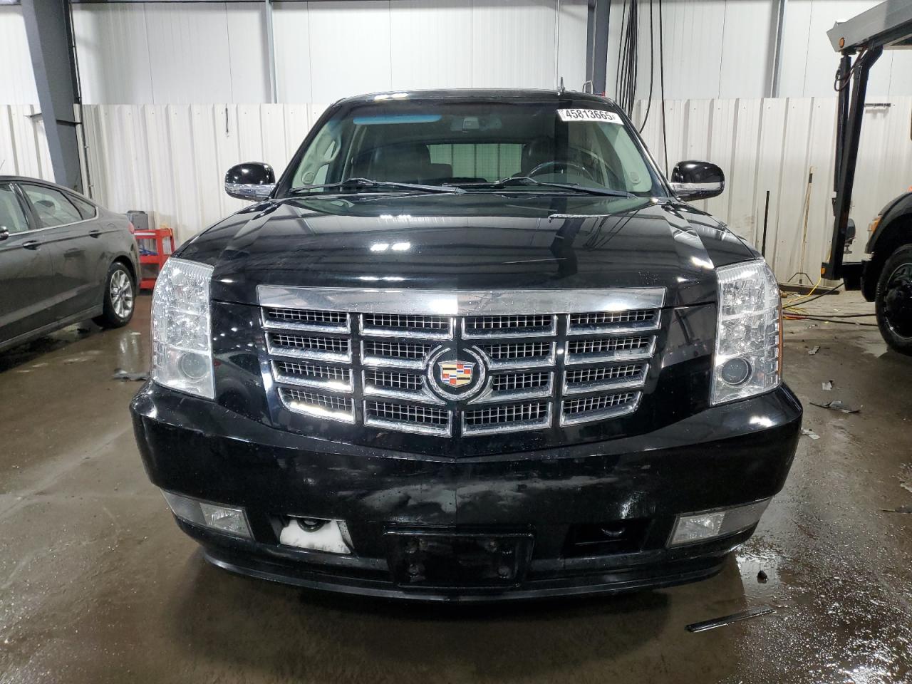 2011 Cadillac Escalade - Image 5