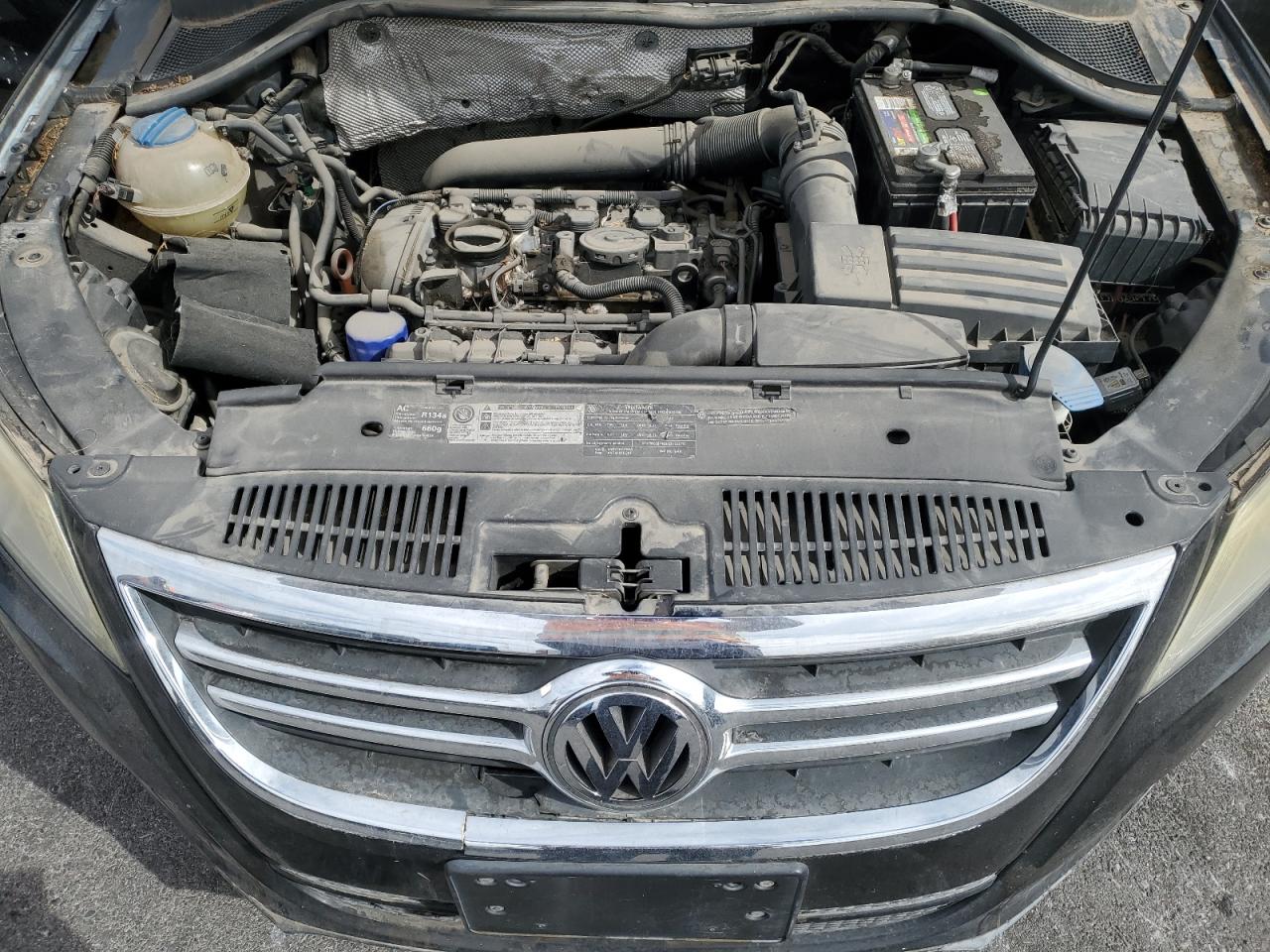 2010 Volkswagen Tiguan - Image 12