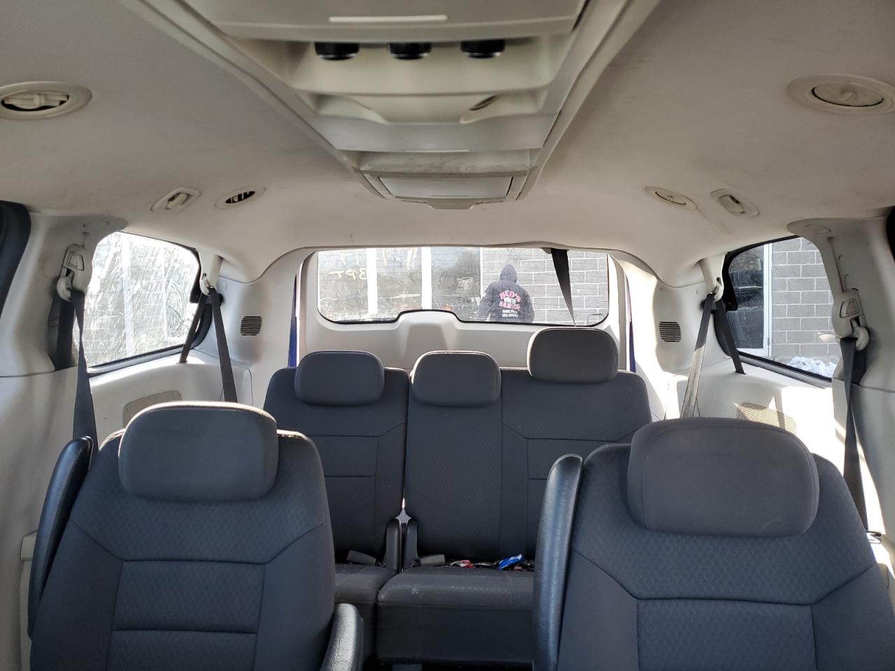 2010 Dodge Caravan - Image 10