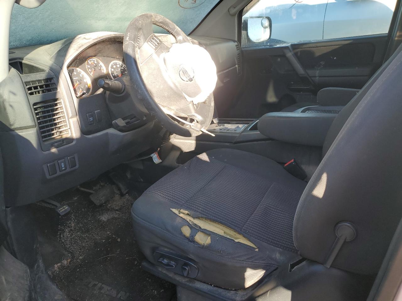2012 Nissan Titan - Image 7