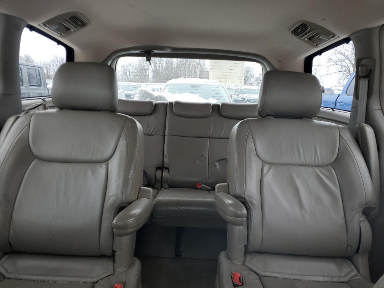 2004 Toyota Sienna - Image 10