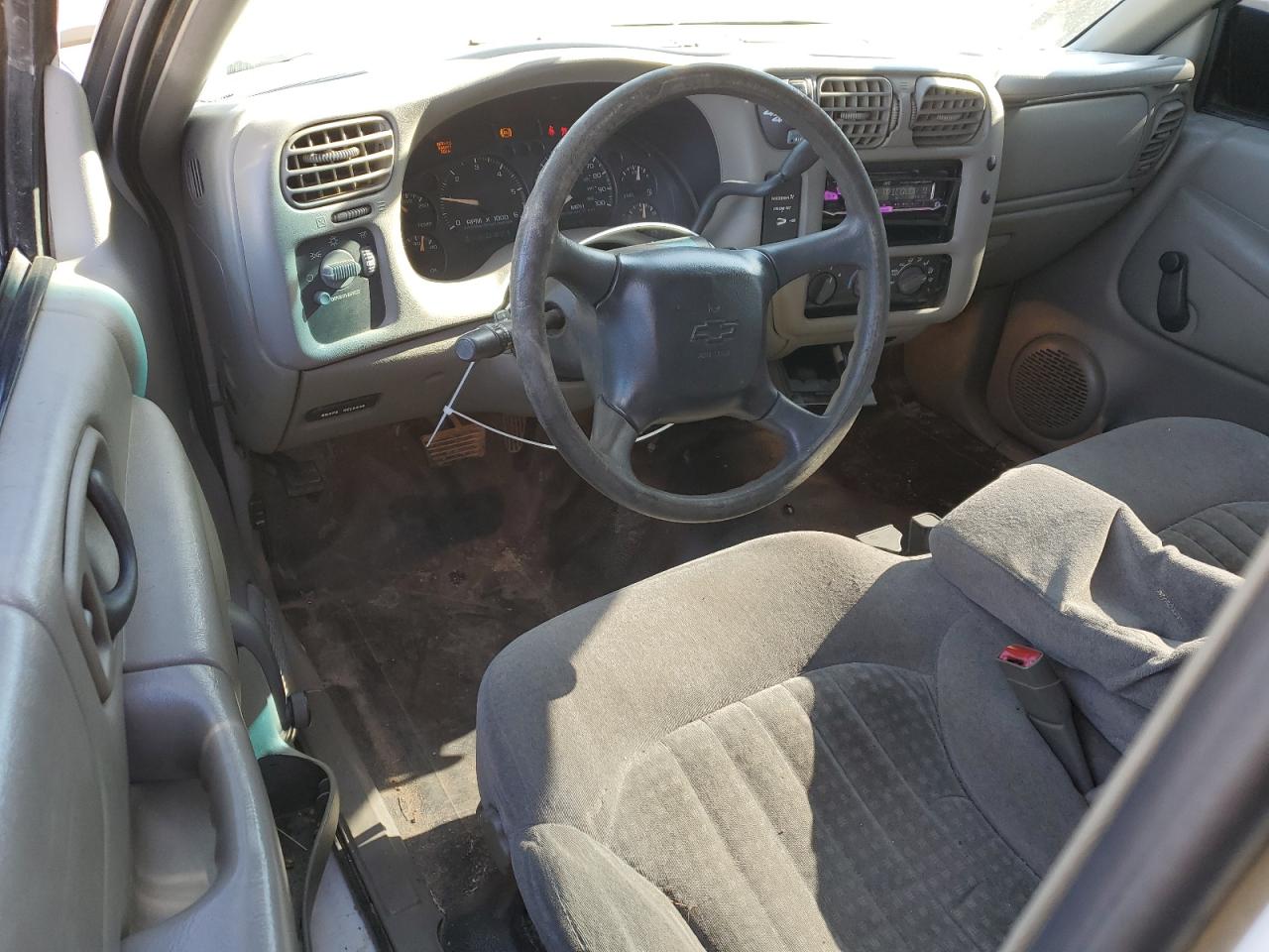 2002 Chevrolet S-10 Pickup - Image 8