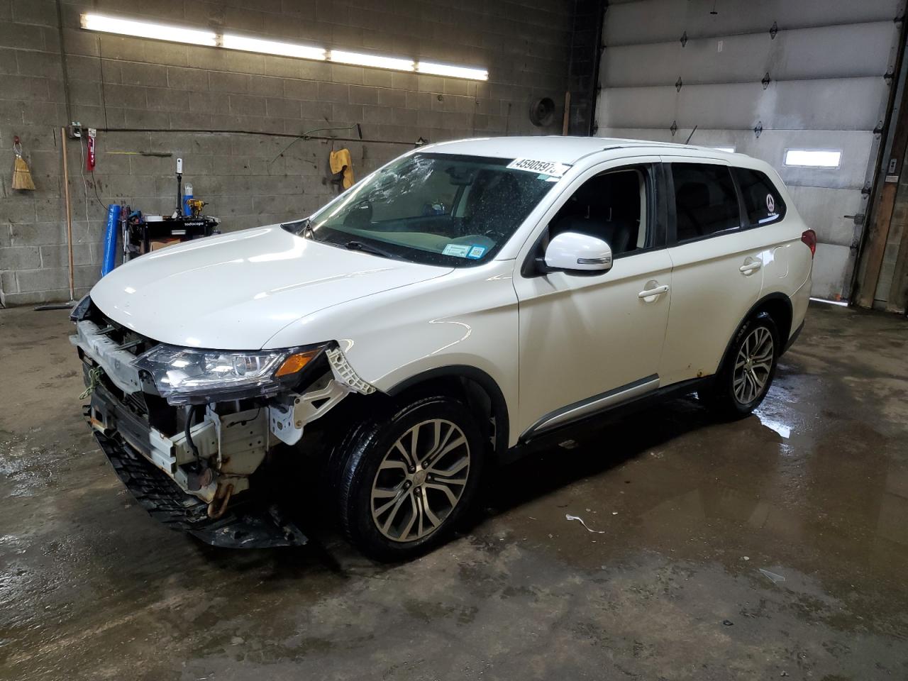 2016 Mitsubishi Outlander - Image 1