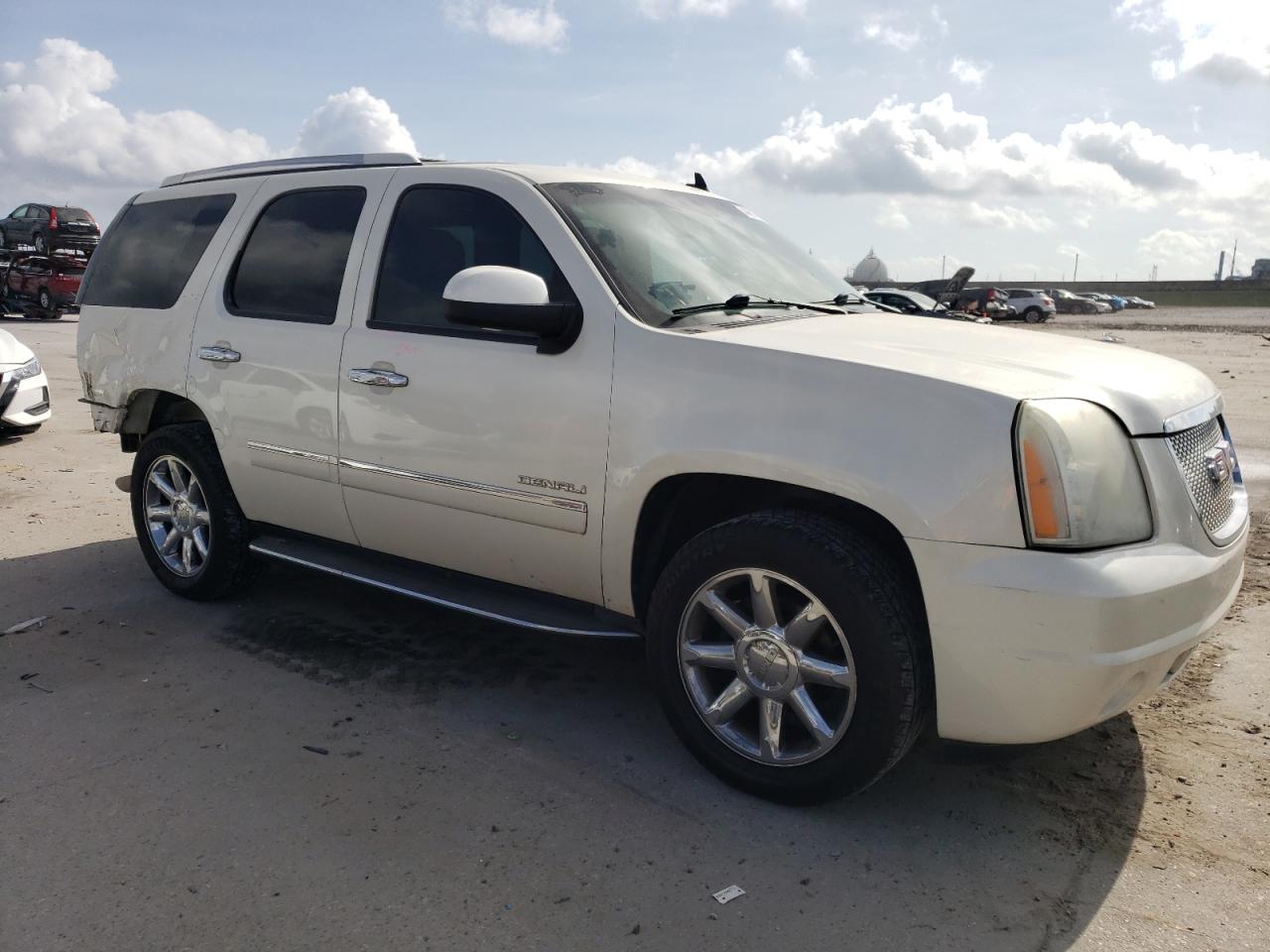 2012 GMC Yukon - Image 4
