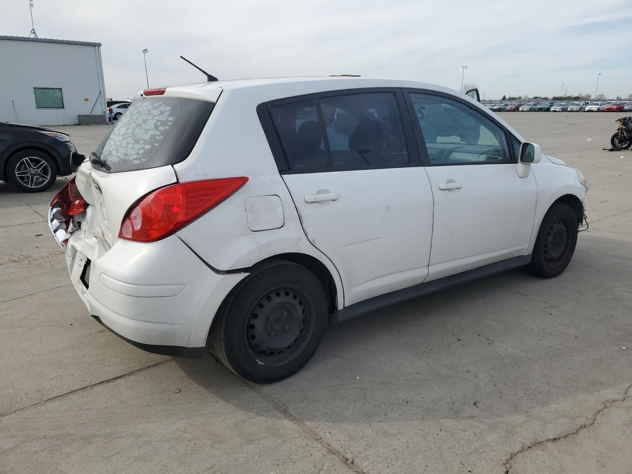 2011 Nissan Versa - Image 3