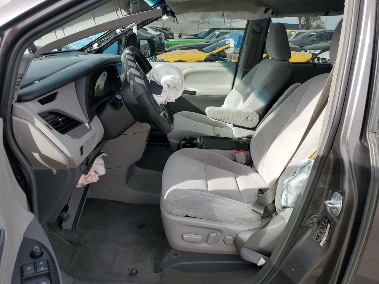 2017 Toyota Sienna - Image 7