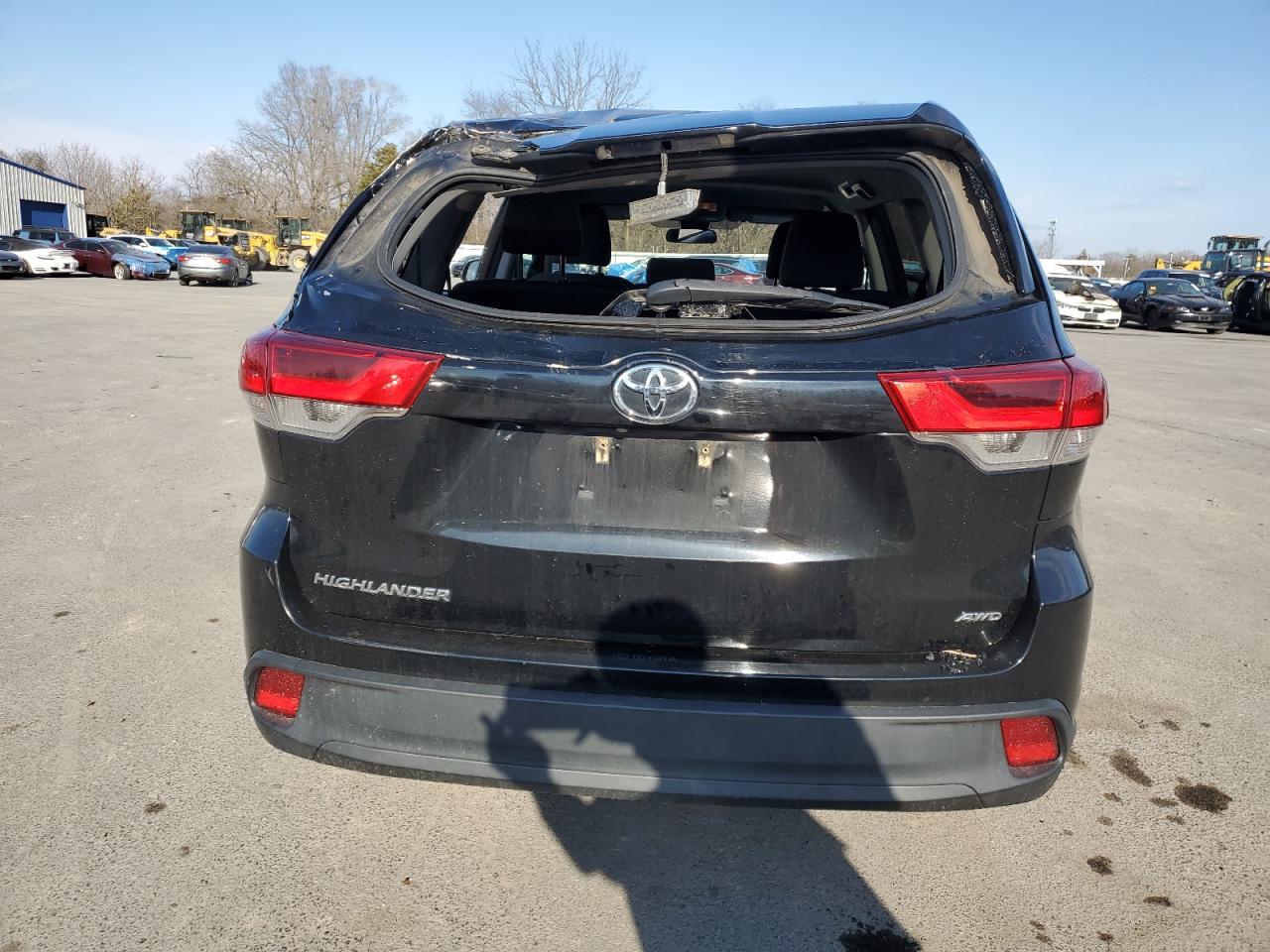 2017 Toyota Highlander - Image 6