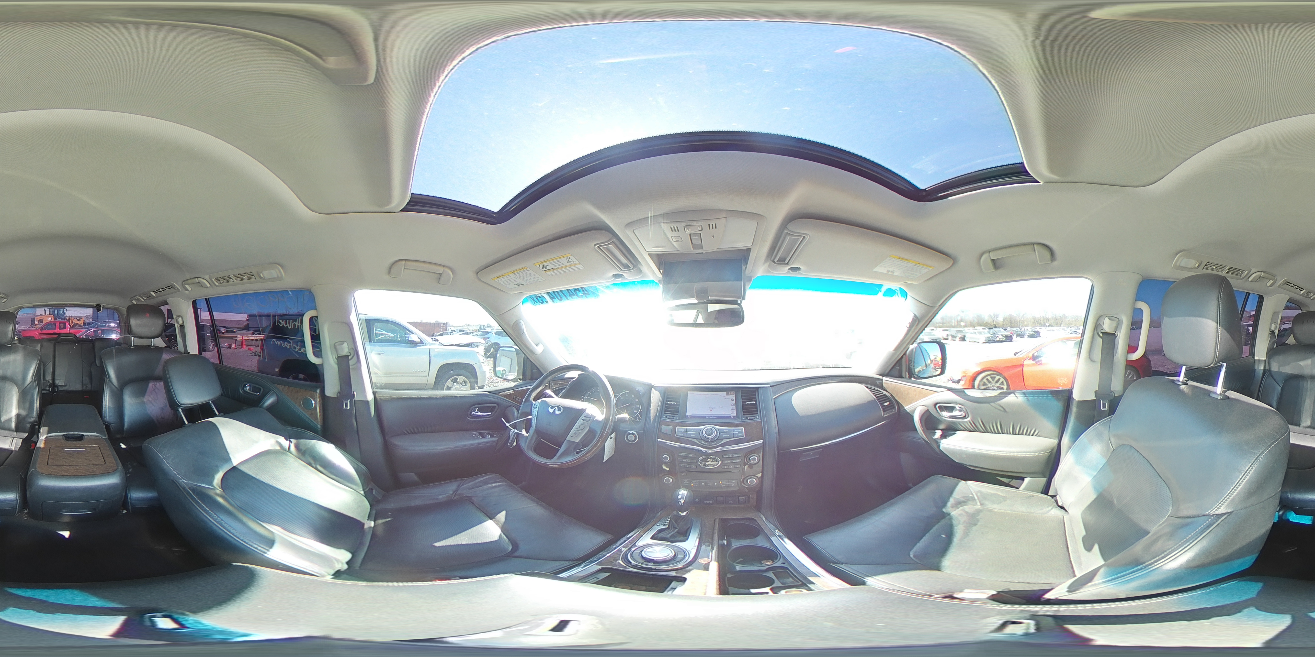 2017 Infiniti QX80 - Image 15